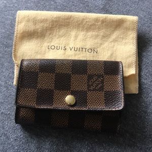 Louis Vuitton 6 key holder (missing two rings)